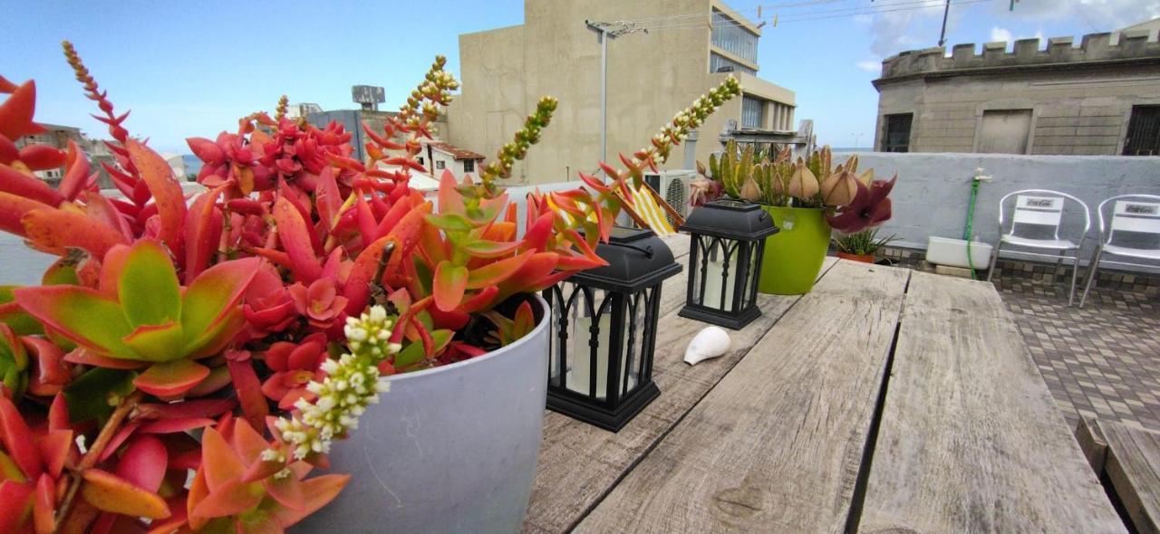 Вилла House With Large Terrace, Jacuzzi And Gated Parking For One Car Монтевидео Экстерьер фото