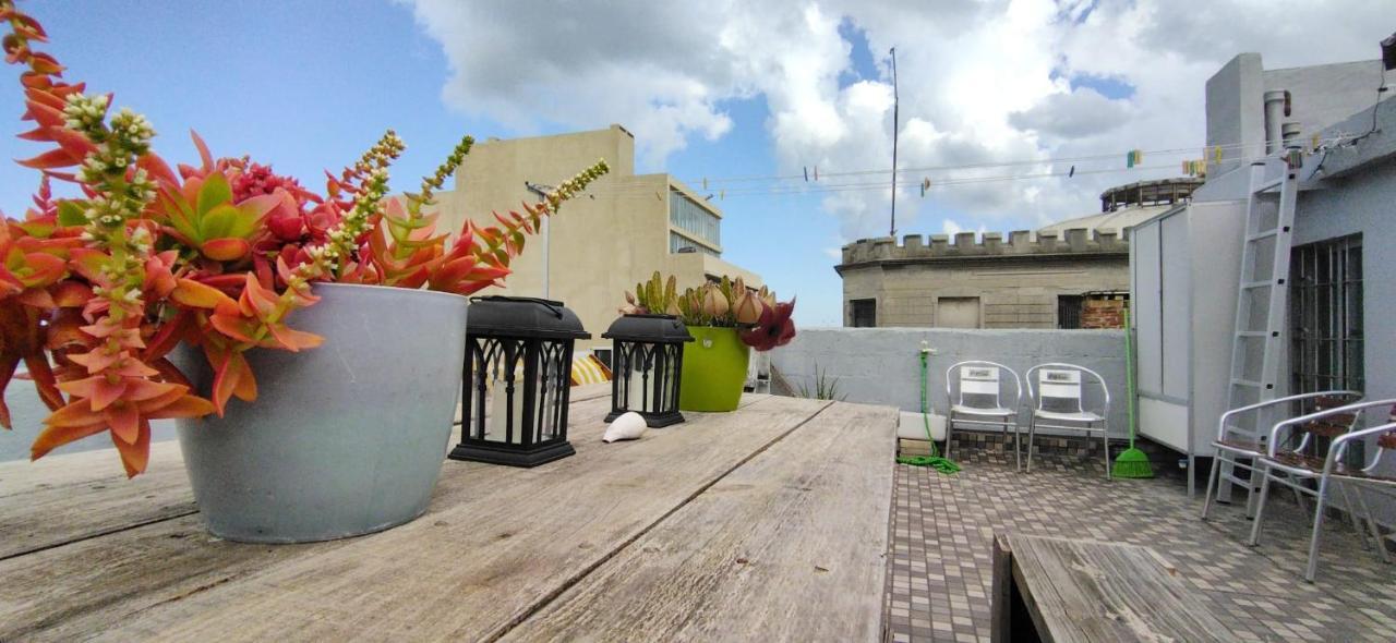 Вилла House With Large Terrace, Jacuzzi And Gated Parking For One Car Монтевидео Экстерьер фото