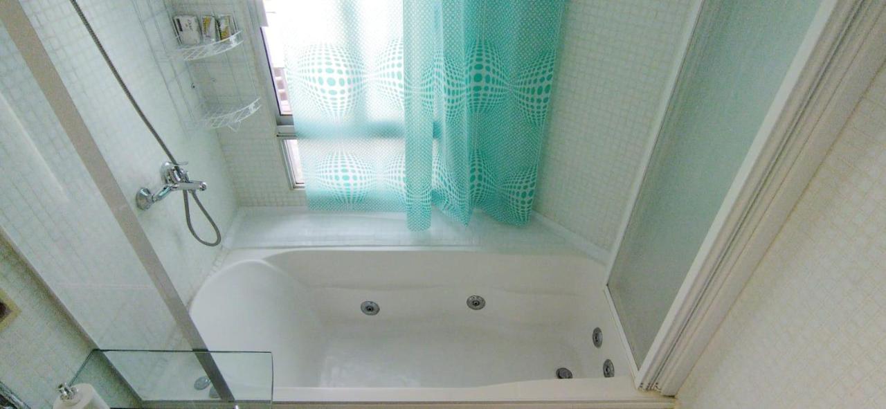 Вилла House With Large Terrace, Jacuzzi And Gated Parking For One Car Монтевидео Экстерьер фото