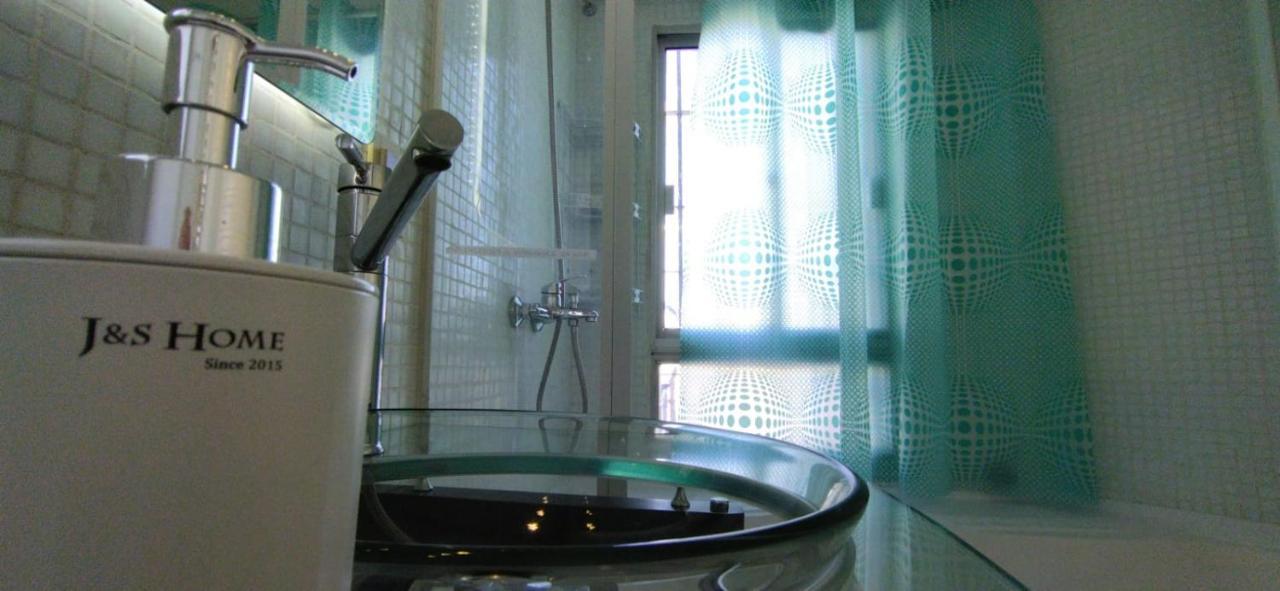 Вилла House With Large Terrace, Jacuzzi And Gated Parking For One Car Монтевидео Экстерьер фото