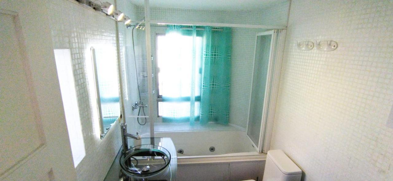 Вилла House With Large Terrace, Jacuzzi And Gated Parking For One Car Монтевидео Экстерьер фото